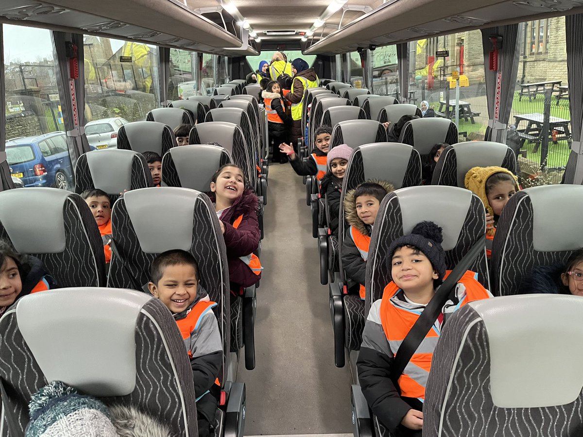 IqraPrimaryA's tweet photo. Year 1 left eagerly for their trip to @LDCManchester as part of our STEM engineering week. #weareiqra #STEMeducation #earlyengineers #raisingaspirations https://t.co/z912oQzTiW