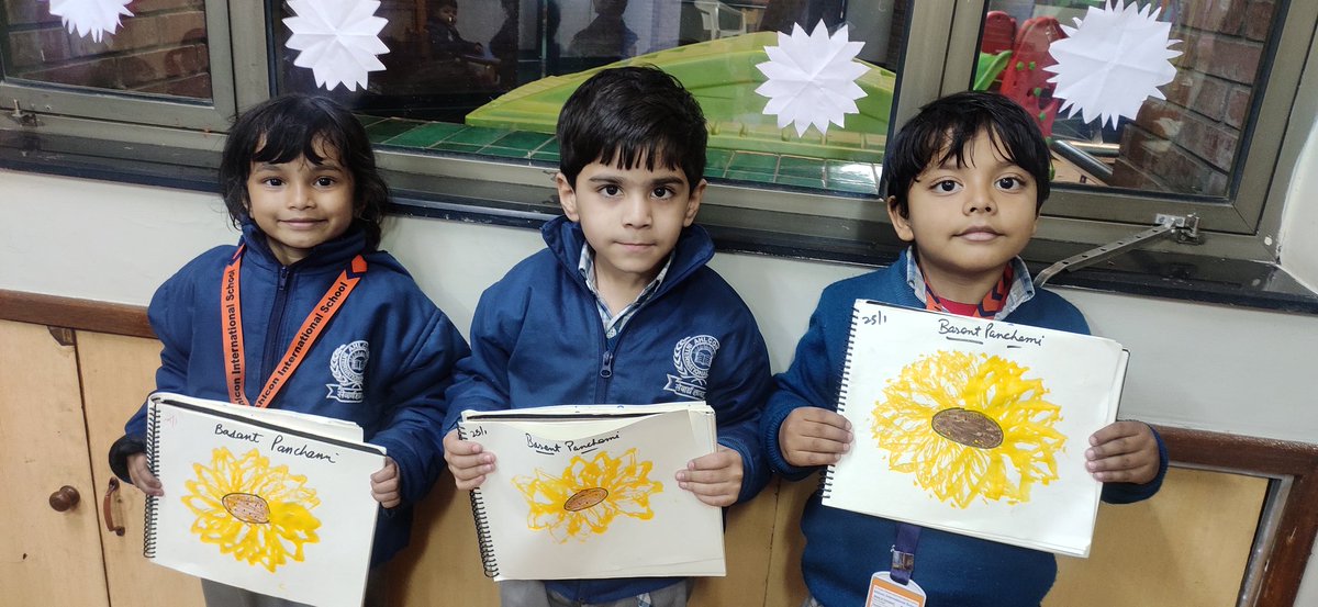 'Aaaya basant dekho chaaya basant... 'The festival of yellow flowers is here.. To celebrate this festival Ss of nur-D made beautiful sunflowers with paper fold printing and filled colors in the pic of goddess saraswati amazingly. @ashokkp @y_sanjay @ShandilyaPooja @SDGs4all