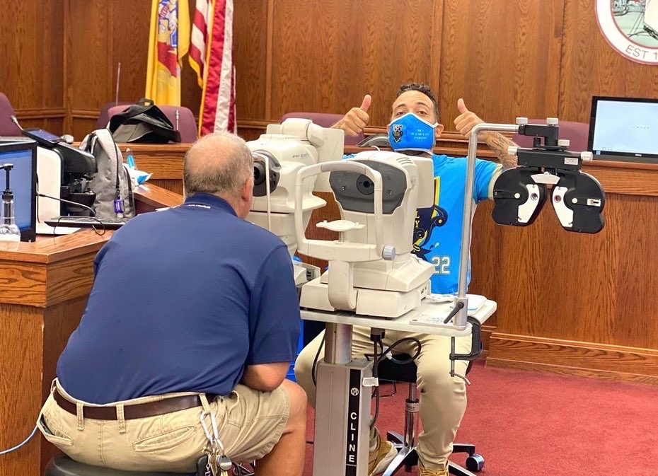 opticalacademy1's tweet image. Get your eyes examined right at work! 👏🏼 Our vision is vital when it comes to performing our jobs- especially for safety and productivity! Our vision team conducts specific mobile eye tests tailored to your specific jobs for each and every employee. 🙌🏼 #opticalacademy