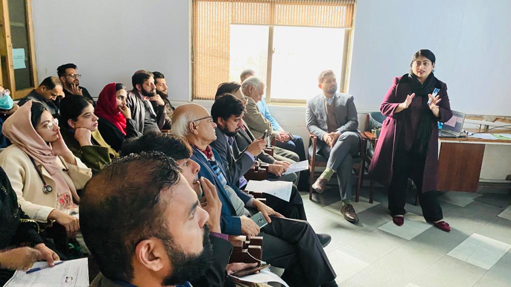 MunirRimsha's tweet photo. We recently conducted a session on the Significance of HLA testing at Department of Nephrology, Services Hospital, Lahore. #HLAtesting helps reduce the risk of rejection after organ transplants & can be used to identify potential donor & recipient pairs with higher success rate. https://t.co/OEcE4gTgo6