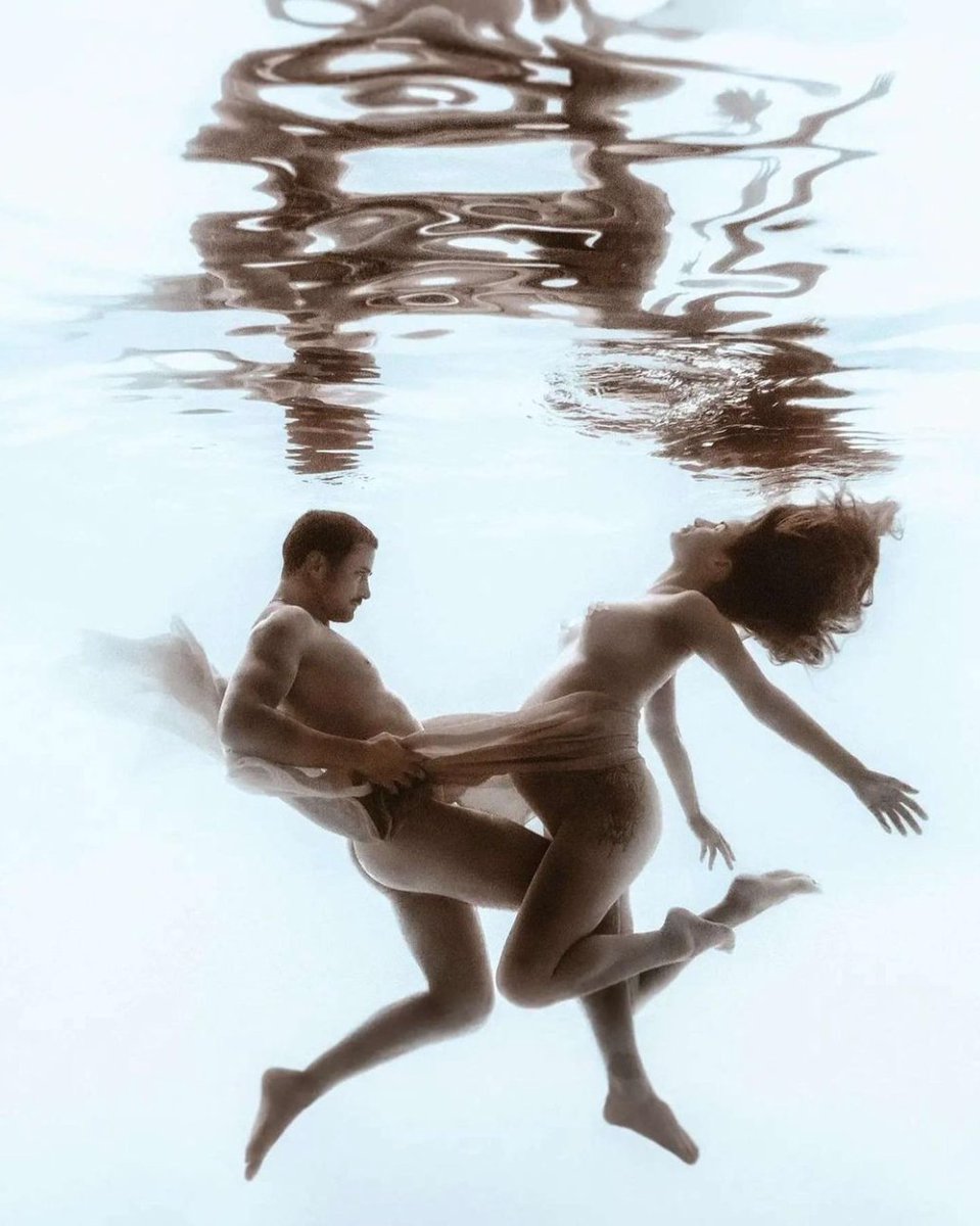 Photography works... Would you dare to bare for your maternity shoot?
If you could create your very own magazine featuring your baby's first years, what would you include?
Get in touch to discuss ideas for a unique service you can't find anywhere else. 
#GiftIdeas #MaternityShoot