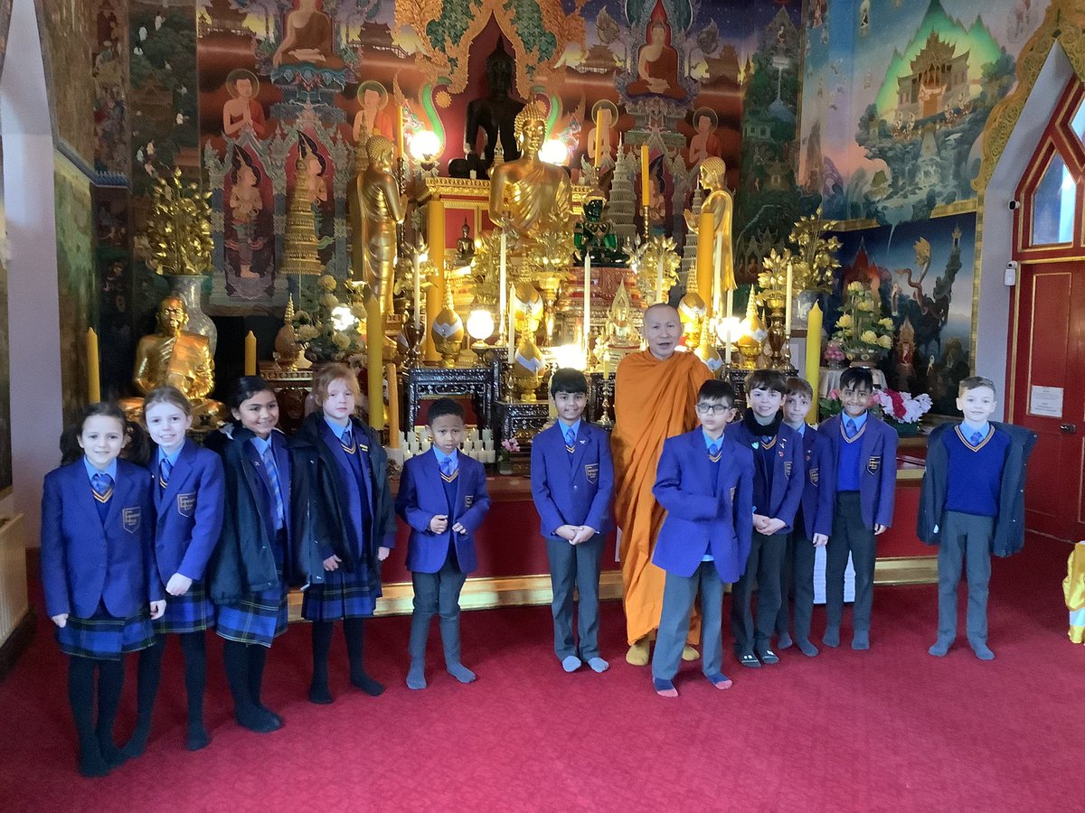 EssendeneLodge's tweet photo. Year 3 had a great time at the Buddhapadipa Temple this morning. Thank you to the monk who made us feel so feel so welcome and calm. #Buddhapadipa Temple #ilgschools https://t.co/wk0iQkp2qN