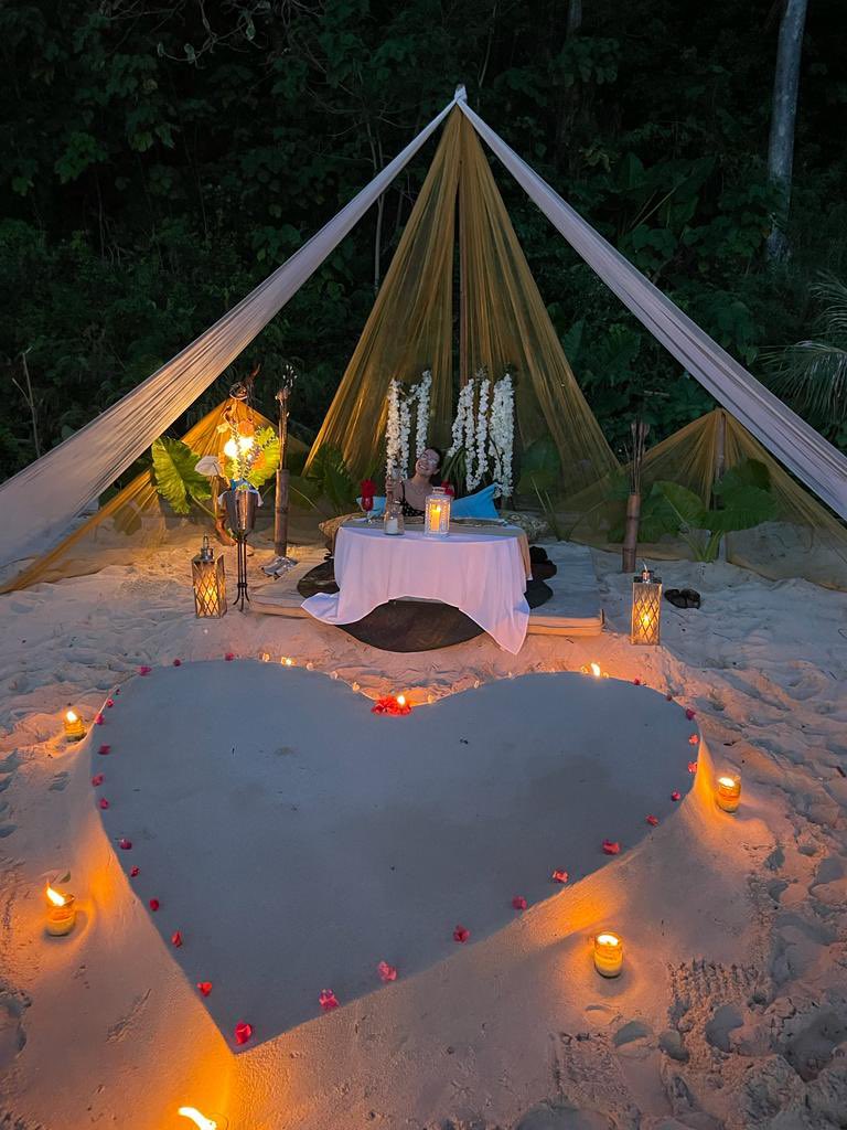 evagumbs's tweet photo. Perfect evening 🥂💍 https://t.co/VfC1soiOrJ