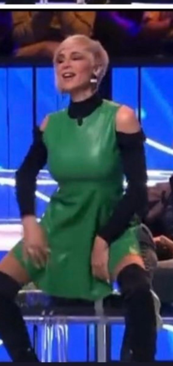 Se puede saber qué hace? La Carolina Herrera del todo a cien 😅🤣🤣🤣#YoMeRebelo25E