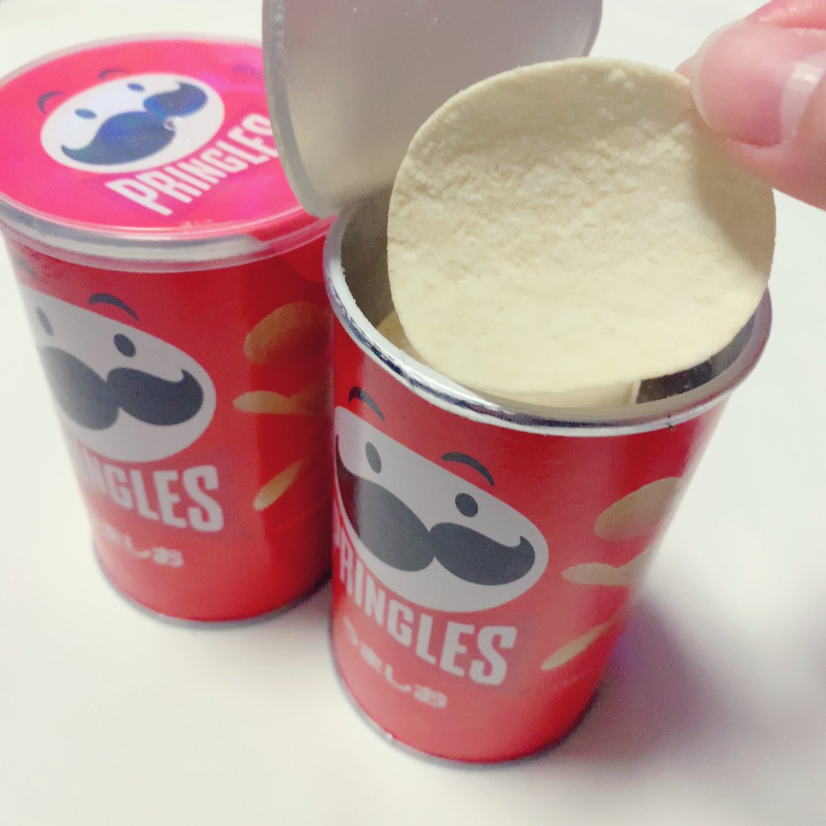 suyu0707's tweet photo. #pr #プリングルズうましお #withPRINGLES #プリングルズ #pringles
プリングルズが新しいパッケージに
この真っ赤なカラーが、店頭に並んでいても目を惹きますよね❣️定番のうましお味はほどよい塩味で、食べ出したらとまらないおいしさで、家族みんなが大好きです👨👩👧👦サクッと軽やかな食感も私は好き💓 https://t.co/7IujPy7U1O