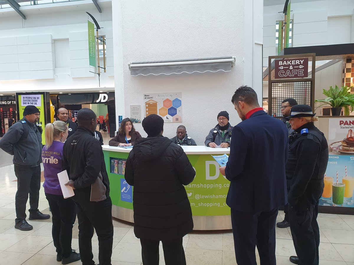Our #NeighbourhoodPolicingWeek support started yesterday morning, bringing together <a href="/MPSLewisham/">Lewisham MPS</a> with security officers and staff from our community in <a href="/Lewishamcentre/">Lewisham Shopping</a> to discuss prolific offenders and ensure we are all working together to target problems that matter most 👍