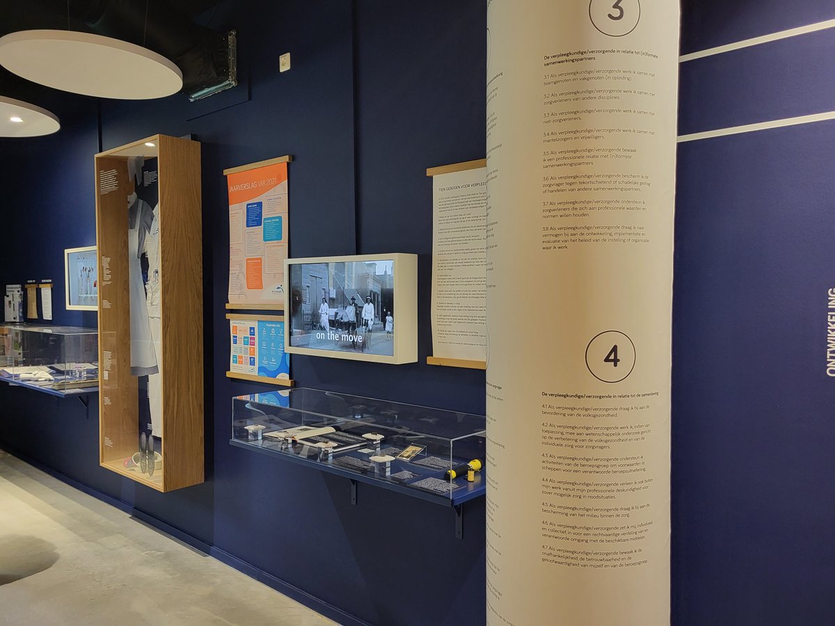 sparrowcasting's tweet photo. De Wall of Nursing van @nijsmellinghe is een muur door, voor en over verpleegkundigen en over het verpleegkundig beroep. Met beelden van vroeger en nu via Narrowcasting op informatieschermen wordt het verhaal van verpleegkundigen nog beter weergegeven. https://t.co/vzm0cUhgcA https://t.co/LM5aDLEwne