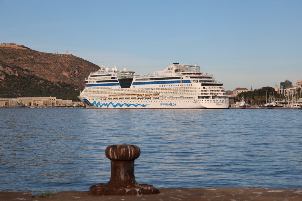 PuertodeCtg's tweet photo. Enero sigue recibiendo 🚢 🛳️ al #PuertoDeCartagena.

Hoy nos visita el último crucero del mes, el #AidaStella de @aida_de con capacidad para más de 2.000 pasajeros

#cruceros #turismo #destinodeéxito https://t.co/sTgkW9d2ZV