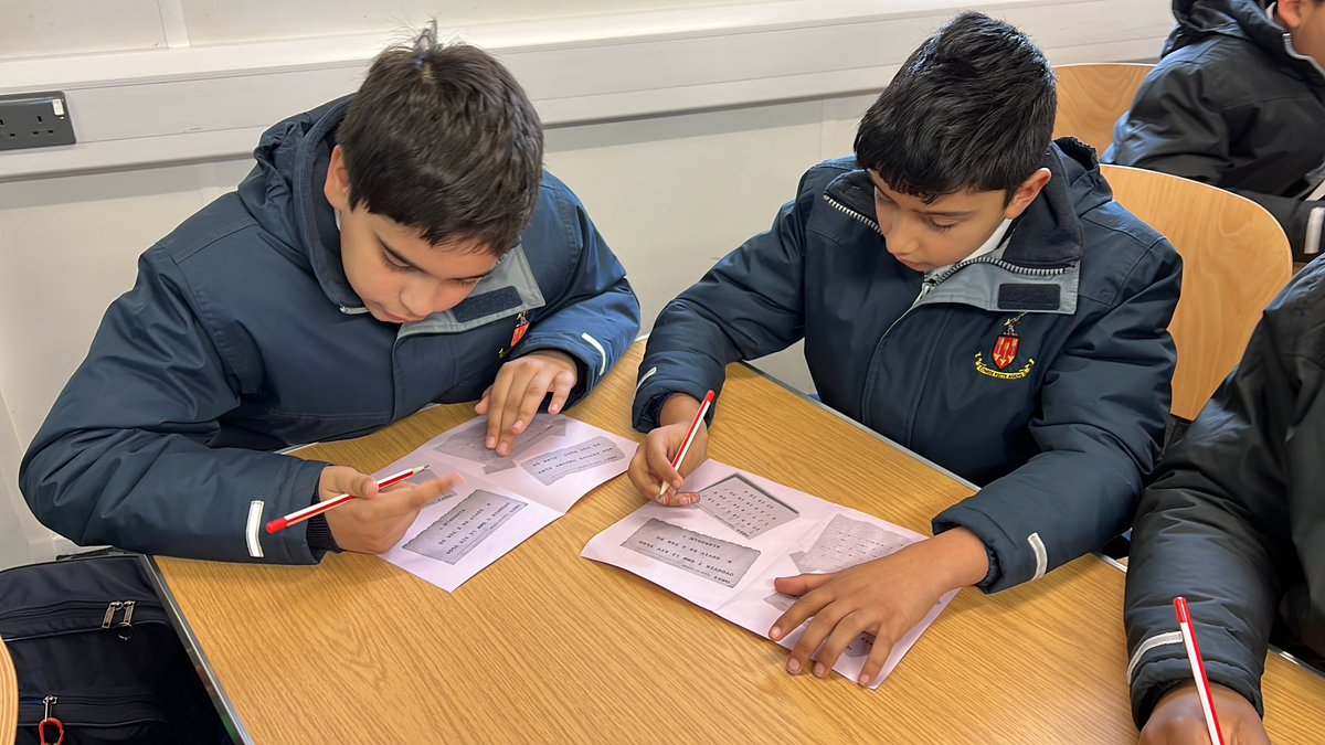 KHVIIIJunior's tweet image. Code breakers in action! @bletchleypark #codes #ciphers