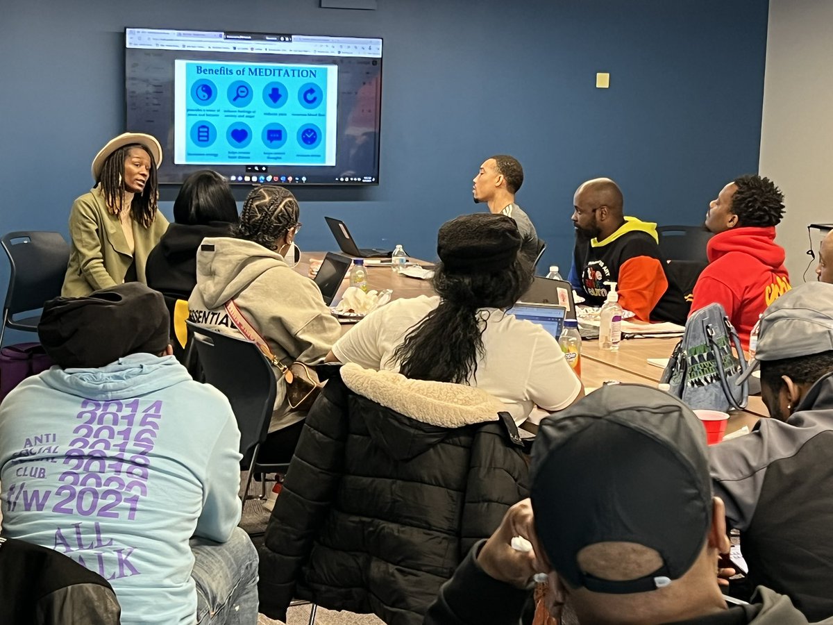 PeaceforDC's tweet photo. Shout out to Bold Yoga for working w/ #DCPeaceAcademy Students to heal trauma thru meditation, yoga &amp; other modalities. #HealTheHealer 

We can interrupt this cycle of trauma and violence, and open the door to peace and prosperity in our communities. https://t.co/3VYQWsT1Dw