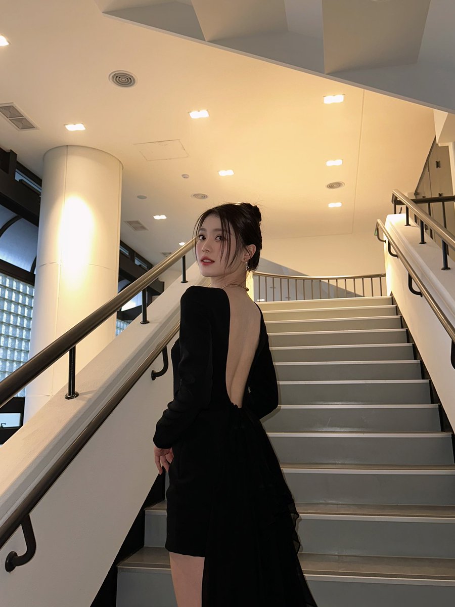 xiaotingkep1ers's tweet photo. Confidence isn't walking into a room thinking you are better than everyone, it's walking in not having to compare yourself to anyone at all. https://t.co/bsKNuTcJ6C