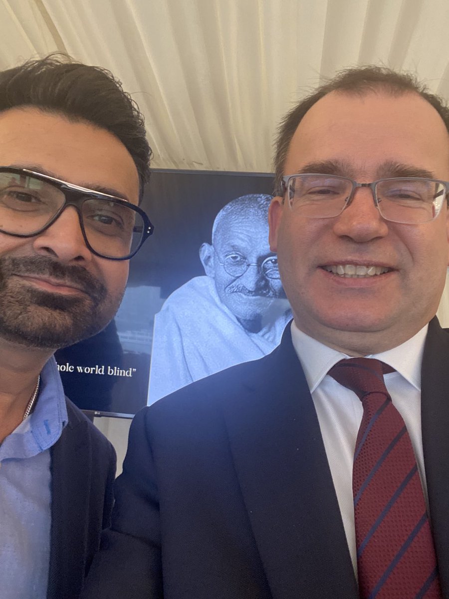 Great to meet Kapil Thakkar of Kapil Hair Studios in my constituency at the ⁦@NISAU_UK⁩ reception in the ⁦@HouseofCommons⁩ today. Sadly he couldn’t do much for my hair!