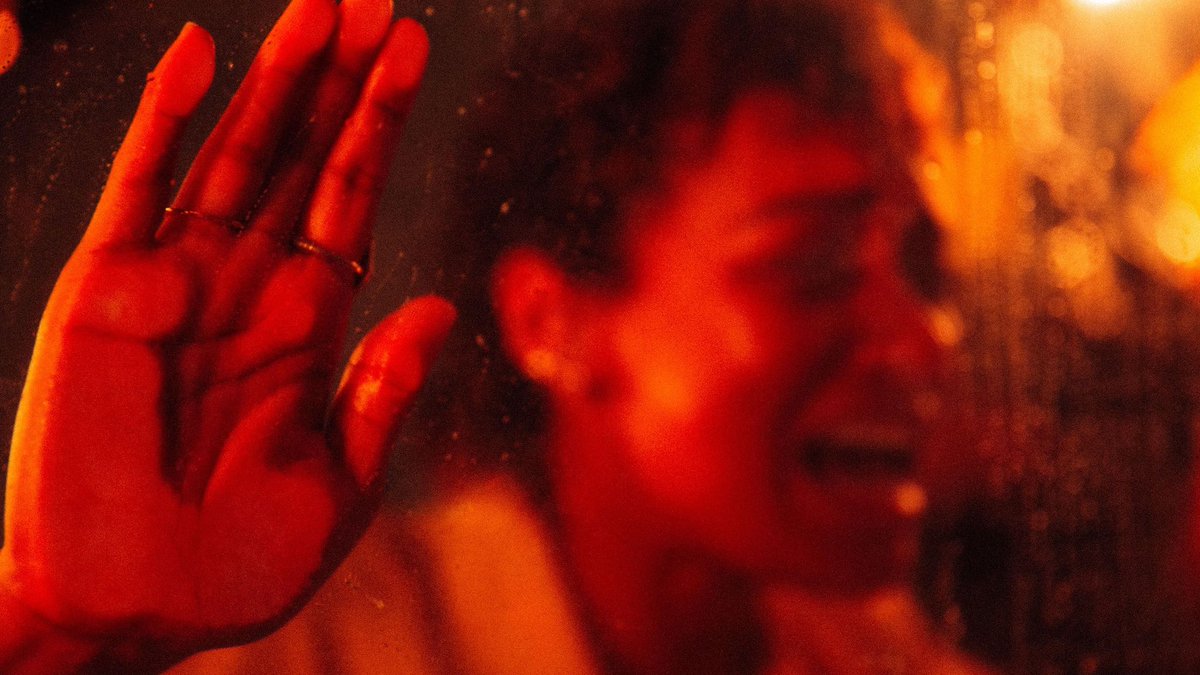 FilmUpdates's tweet photo. A24 has acquired the US rights to horror film TALK TO ME from directors Danny Philippou and Michael Philippou, also known as RackaRacka.

The film holds a Rotten Tomatoes score of 100%. https://t.co/kBEmSwUx91