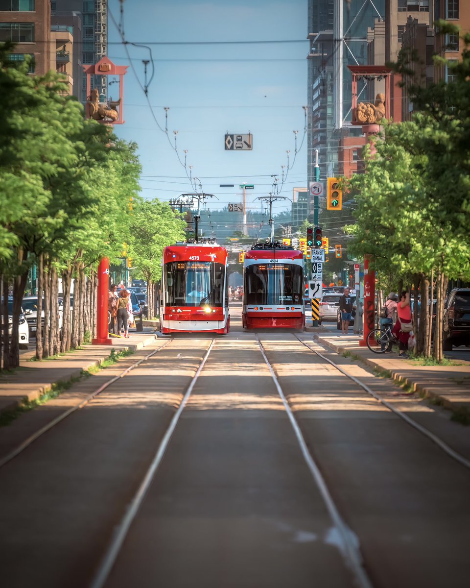 🇨🇦 Toronto tram 🚊 
.
#streetphotographers #streetphotography #photographer #nft #nfts #streetphoto #streetphotographers #urbanphotography #urbanart #digitalart #pictures #photo #worldtour