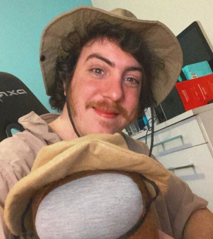 netolabthinker's tweet photo. 25.01.23, Parabéns, Mozka! Feliz aniversário e que hoje seja um dia incrível e maravilhoso para você! Nós te amamos muito e o seu carinho por nós, seu senso de humor, sua simples participações nos vídeos tiram sorrisos de todos que assistem! 🤎✨ ( @brunomozka ) https://t.co/E55Ny0QvQo