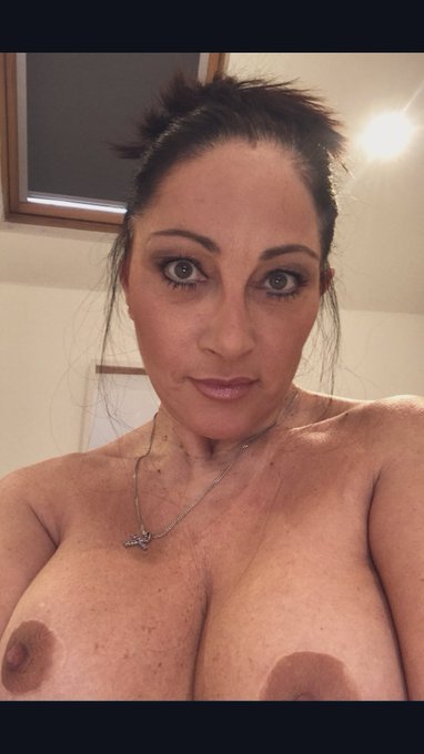 Well good afternoon to you all so are you ready for a bit of fun😈 just about to go on https://t.co/UZfph7aYbY&hellip;