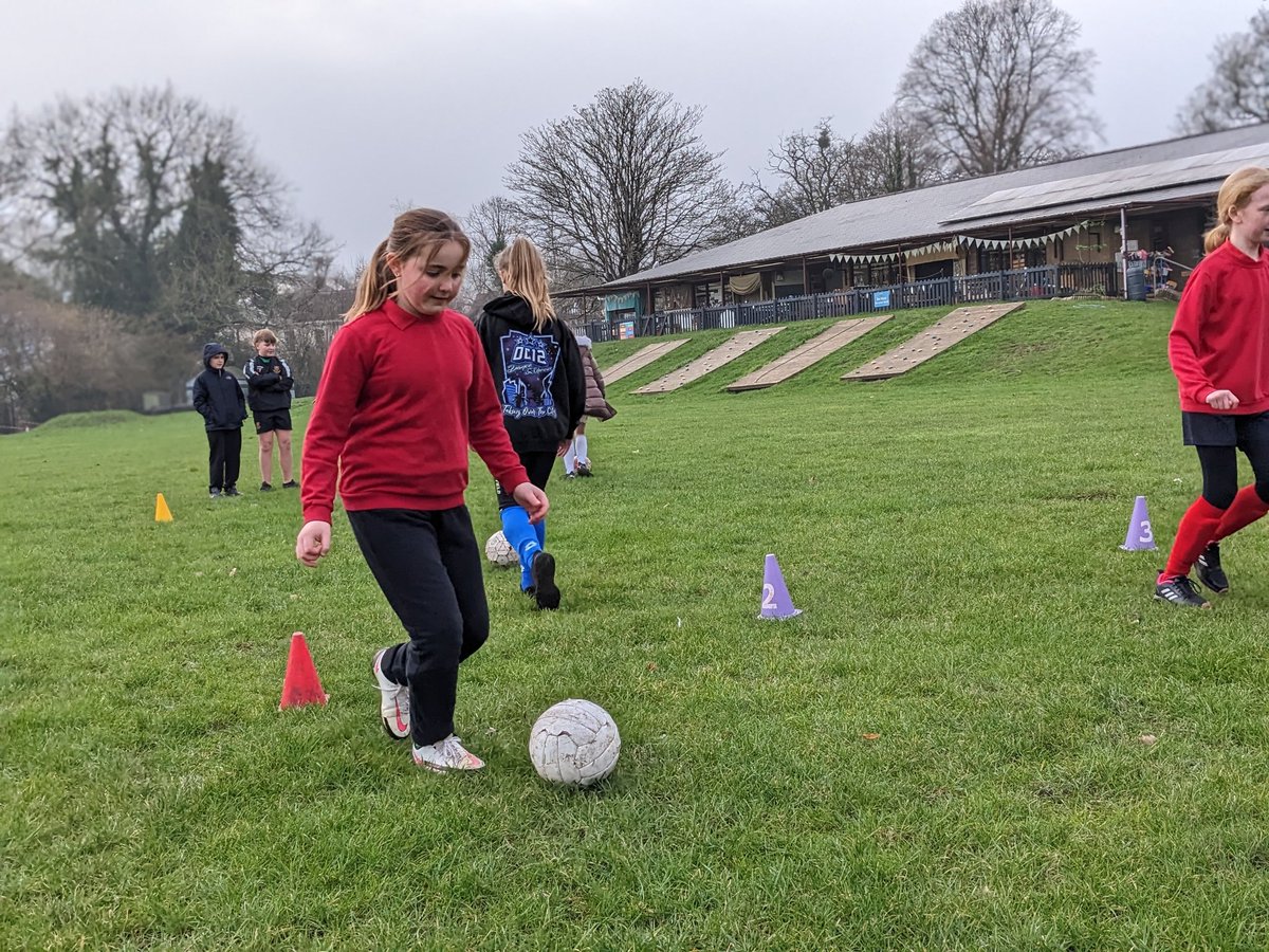 thedellschool's tweet photo. A great turn out for the girls' football today despite the 🥶. Great to see so much enthusiasm! #healthyconfidentindividuals https://t.co/hBb1D6vDUf