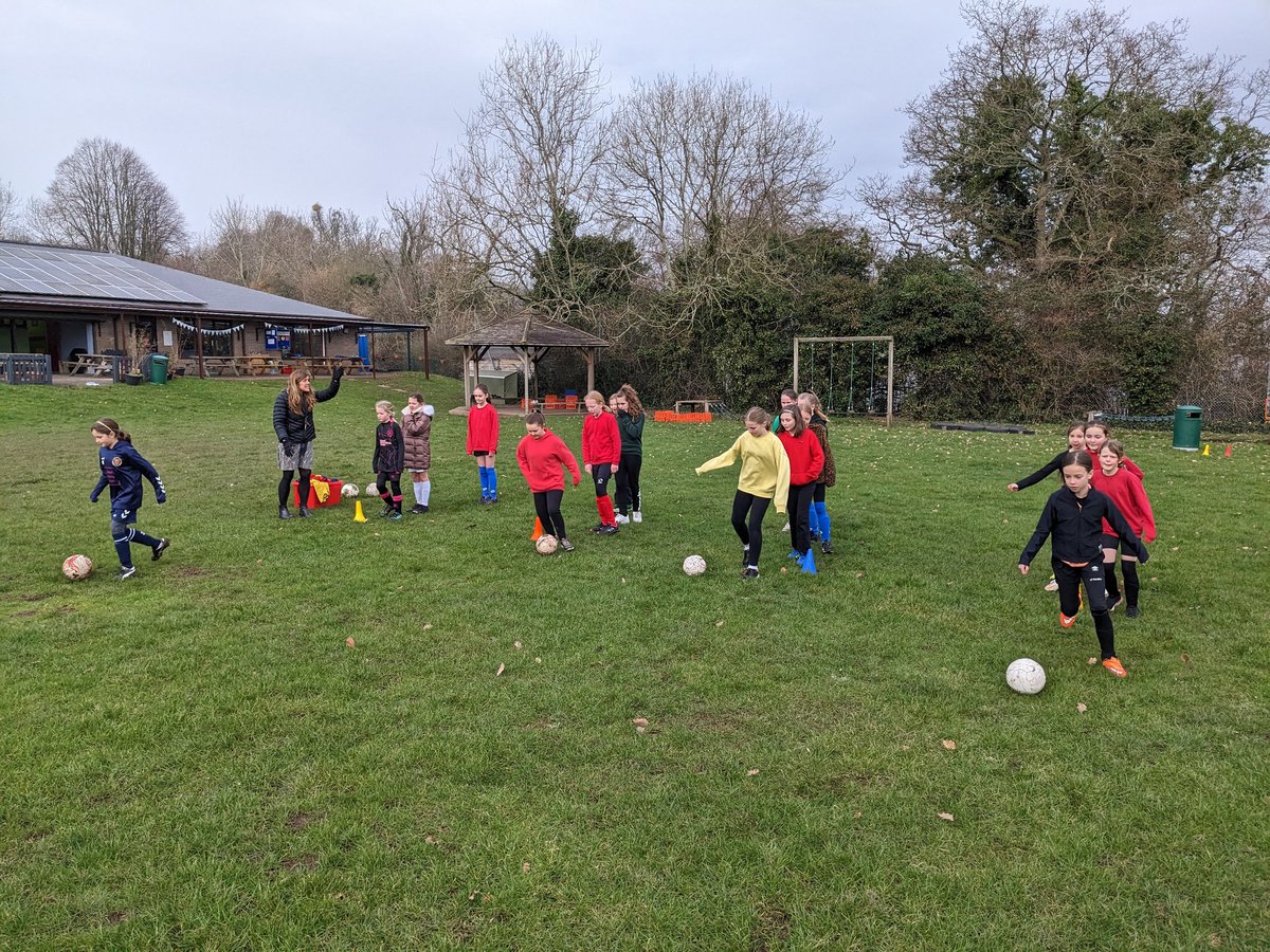 thedellschool's tweet photo. A great turn out for the girls' football today despite the 🥶. Great to see so much enthusiasm! #healthyconfidentindividuals https://t.co/hBb1D6vDUf