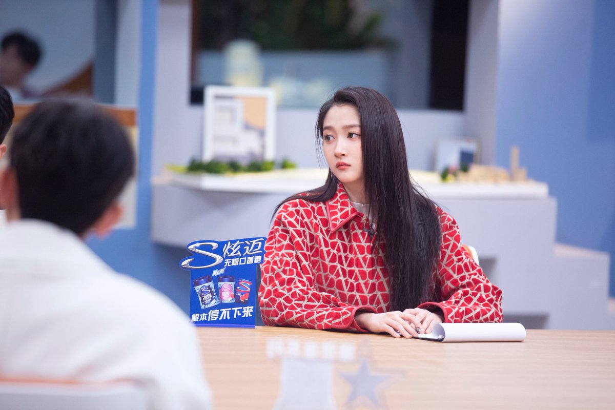 EntTofu's tweet photo. #GuanXiaotong's studio updates photos of the actress from #ExcitingOffer variety show
#关晓彤
Source: https://t.co/oV7kFOiVXI https://t.co/Yl8YtZTn9q