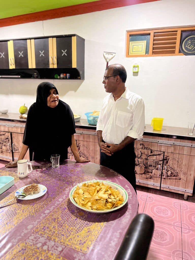 usedgovmv's tweet photo. ރައީސް ނަޝީދު އަފިރިންނާއިގެން ވީ ޤުރުބާނީ ، އަފިރިން ދުވަހަކިއަސް ހަނދާން ނިނެތޭހެ، އަފިރިން މިތިބީ އަންނި ފަހަތި#ހިތާހިތުގެގުޅުން 💛

ފިކުރެއްގެ ދިރުން ❤️
ފޭދޫ #ހިތާހިތުގެގުޅުން 💛
#HappeningNow 
#FikureggeDhirun #Anni2023 https://t.co/ITndkB8d15