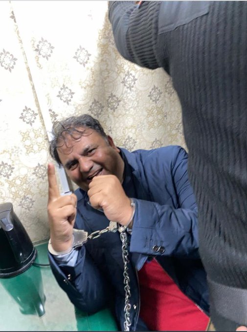 blazenewshd's tweet photo. بلا عنوان.
#Pakistan #BreakingNews #PPP #PTIOfficial  #mqmp #Karachi #politics #SindhGovt #PunjabAssembly #government #NewsAlert https://t.co/XY2k0i8dTN