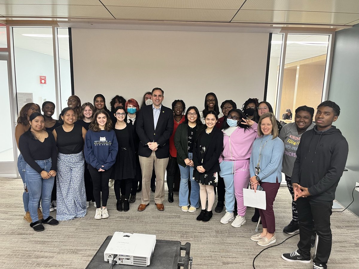 CortinaConnor's tweet photo. Thank you @wileynickel for speaking and answering questions for our students at Wake Young Men’s and Women’s Leadership Academy on Monday. It was supposed to be a 10-15 minute meeting that turned into an hour because you genuinely wanted to answer all of their questions. https://t.co/beqsOMScqo
