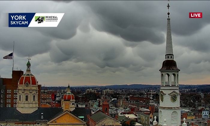 EthanWGAL's tweet photo. Mammatus-like clouds in York! https://t.co/8oHA1vNSJP