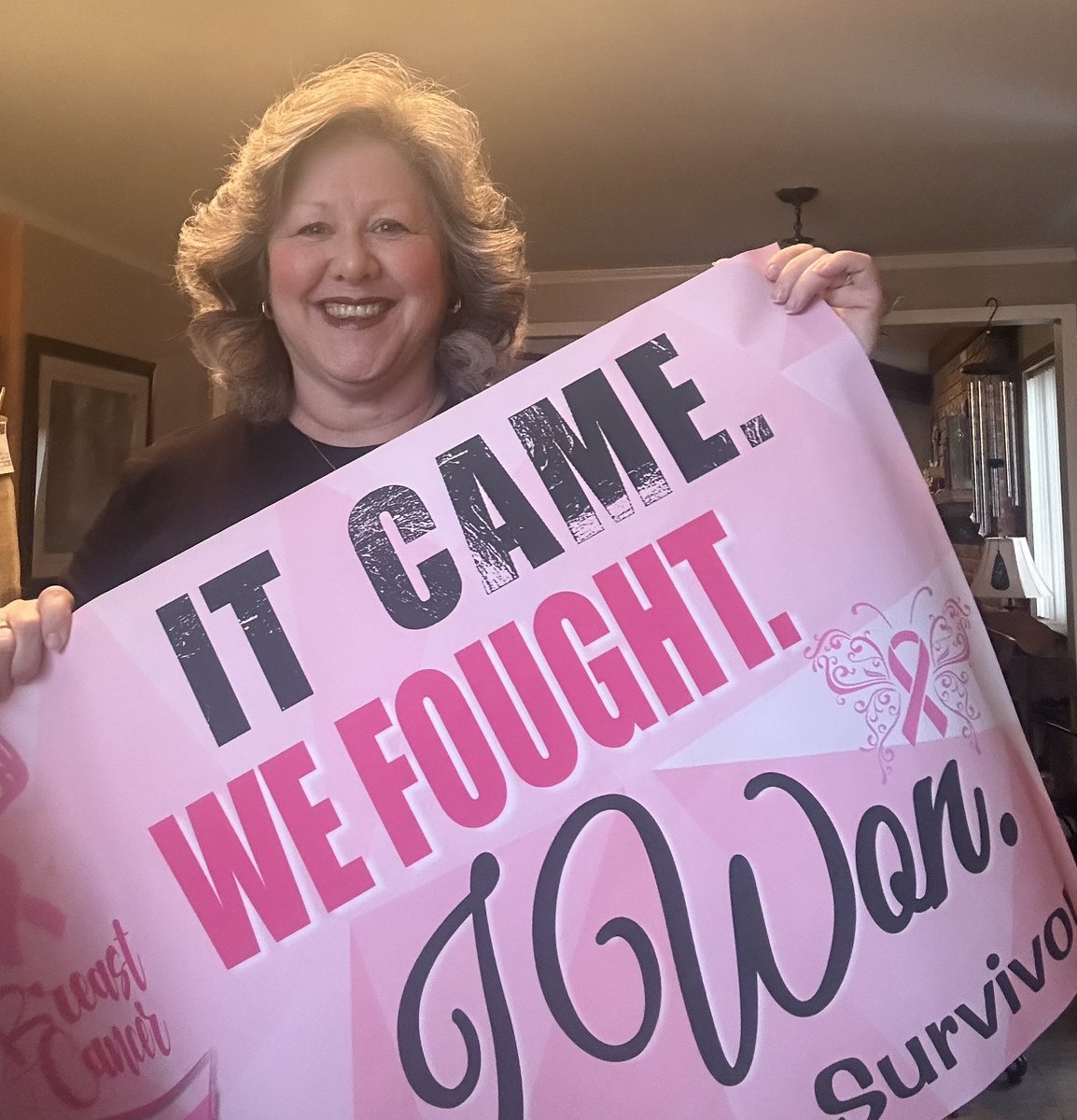 h_mill6's tweet photo. my mom is 1 year cancer free!!! she is the definition of beauty, faithfulness, and optimism. here’s to 1 year down and many more to go! 🤍 https://t.co/PTaLkTAdgE