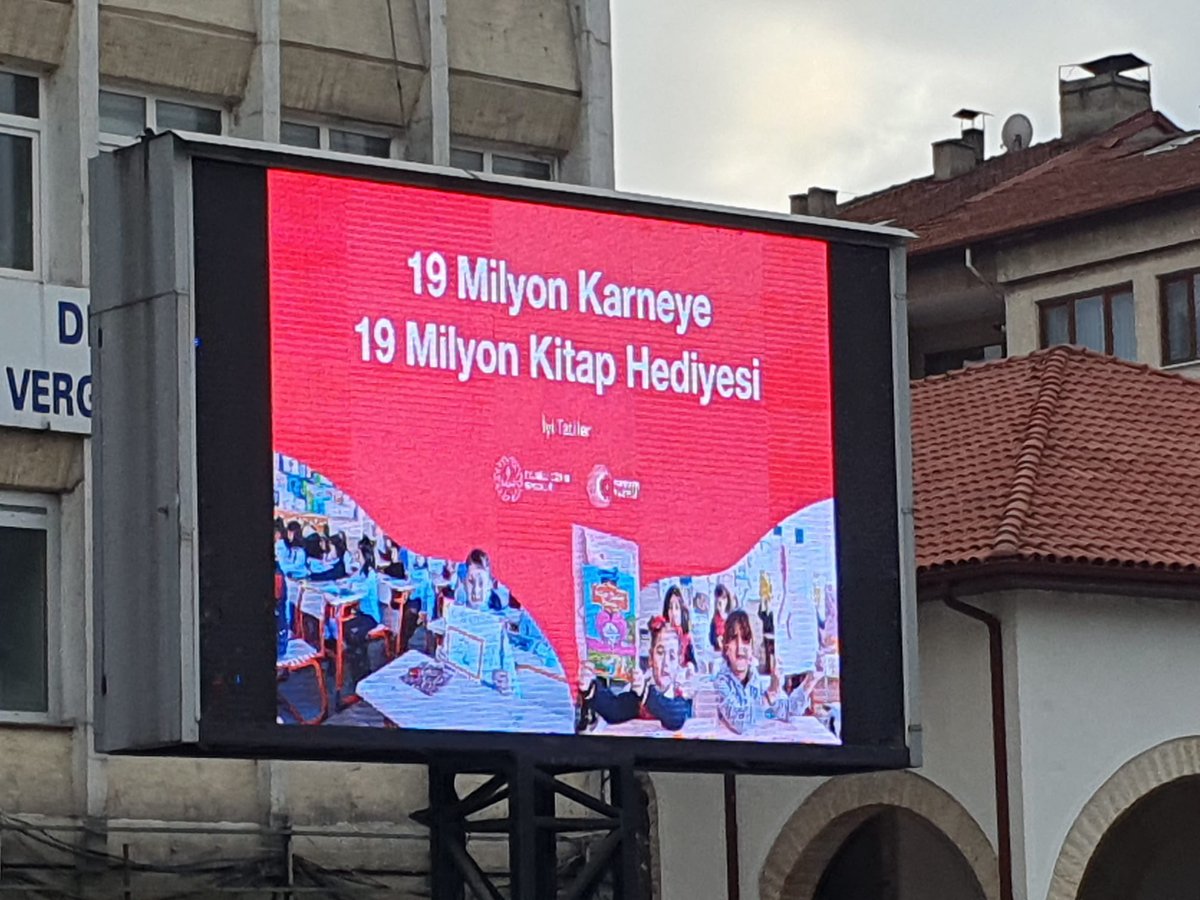 Devrek_mem's tweet photo. 📌 Bakanlığımızca başlatılan "19 milyon karneye 19 Milyon Kitap Hediyesi" billboardlarda yerini aldı. 👏💐
@tcmeb @ZonguldakMEM https://t.co/FSX0VPvq6q