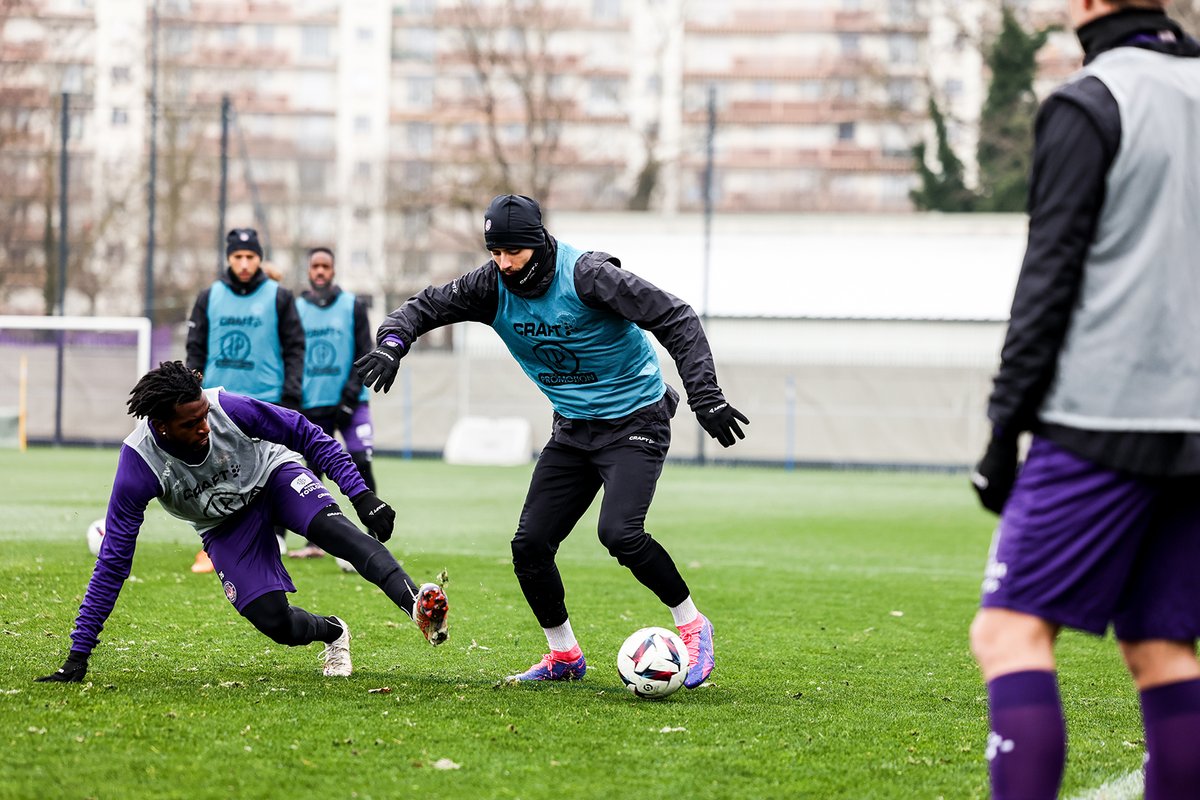 ToulouseFC's tweet image. Nos recrues du #Mercato à l'oeuvre ce matin à l'entraînement !

⏳ J-4 avant #RCSATFC et le début de la phase retour de cette saison 2022-2023 de @Ligue1UberEats...
