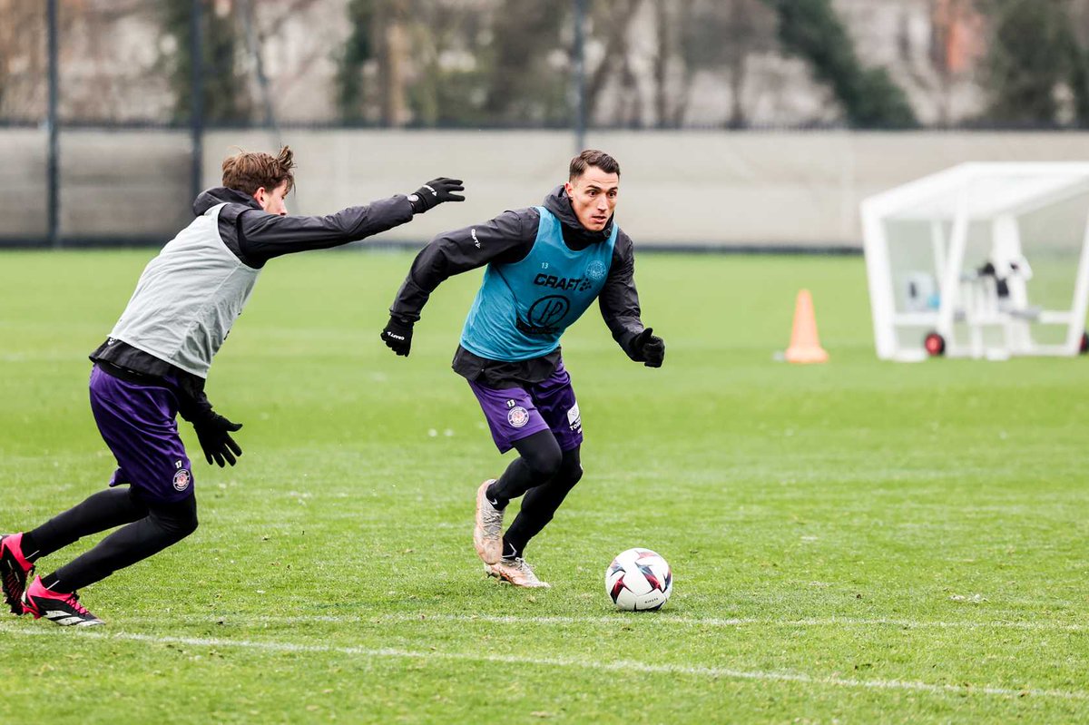ToulouseFC's tweet image. Nos recrues du #Mercato à l'oeuvre ce matin à l'entraînement !

⏳ J-4 avant #RCSATFC et le début de la phase retour de cette saison 2022-2023 de @Ligue1UberEats...