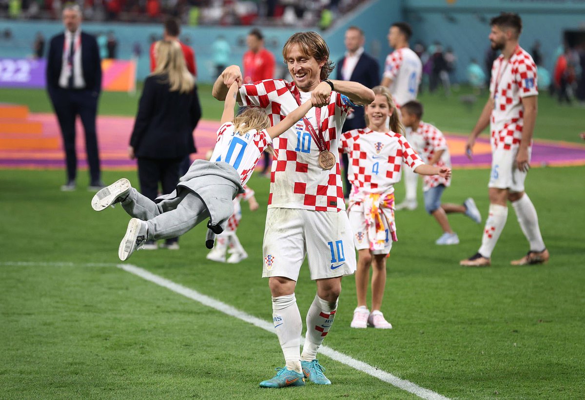 FPA_2020's tweet image. More superb images from our FIFA World Cup Qatar 2022 online gallery 📸by- 1️⃣- @LiveseyAlex /Danehouse 2️⃣- @photogator96 /AFP 3️⃣- Gary Prior/Visionhaus 4️⃣- @kieranmcmanus /Shutterstock. View all images in the exhibition at - footballphotographersassociation.co.uk/world-cup-2022…