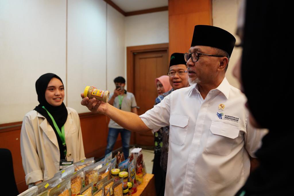 Tidak banyak yang berani dan siap untuk terjun jadi pengusaha. Persentase jumlah pengusaha di Indonesia pun masih terbilang sedikit. Untuk itu perlu didukung agar bisa maju dan berkembang, khsususnya bagi para pelaku UMKM.

Maju terus Himpunan Pengusaha Nahdliyin