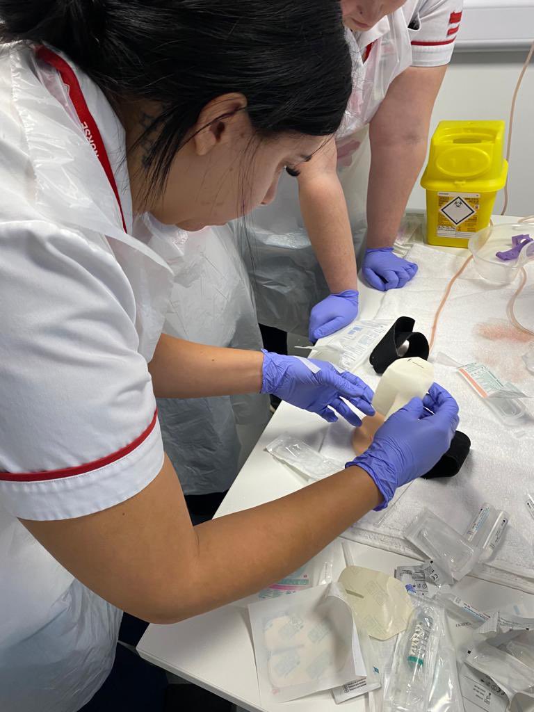 Best day @LeicsNursing clinical skills ..venepuncture & cannulation 💉🩹 #studentnurses #secondyear #uniofleicester #maturestudents #clinicalskills #onestepcloser #nursing #nursingstudents