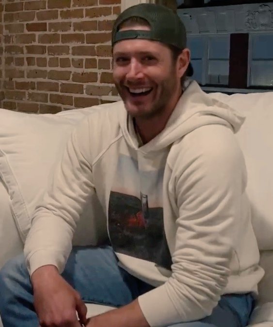 Rose_ackles_'s tweet photo. good morning y'all, let's start the day with some cuteness https://t.co/9pBq0mPtQz