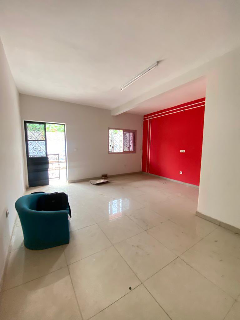 One_Immobilier's tweet photo. #douala #makepe
Appartement neuf à louer à Makepe Happy Sport
01 Salon
02 Chambres
02 Douches
01 Cuisine
Forage
Parking
Vigile H24
Prix : 130.000 f / mois
694101290
#influenceurimmobilier #oneimmobiliergroup #investirimmobilier #immobilier #immobilierdeluxe237 #realstate https://t.co/PtaugdLjAg