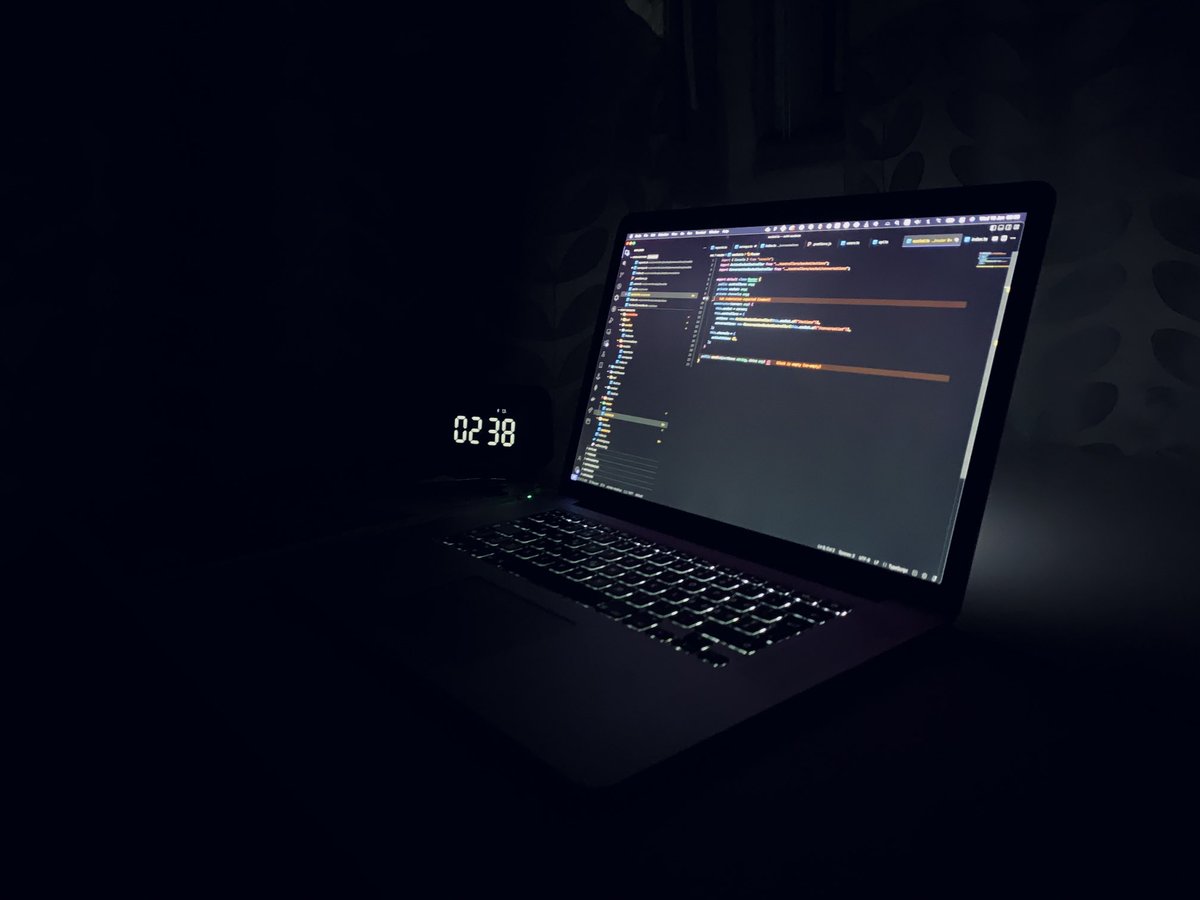 stephdgenius's tweet image. Night coding…

#CaParleDev #minimalsetup #desksetup