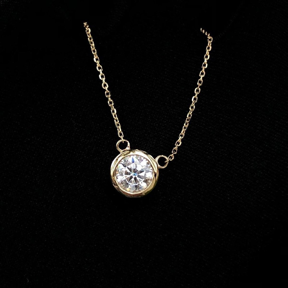 DesignerMdk's tweet photo. Excited to share the latest addition to my #etsy shop: Gorgeouse Brilliant Cut Pendant, Bezel Set Moissanite Pendant, 2.0Ctw Round Cut Dainty https://t.co/uIPi0nFN82 #roundcutmoissanite #bezelpendant #roundpendant #diamondnecklace #pendantneckless #goldneckless 
#gifts https://t.co/h8khA25Bzx