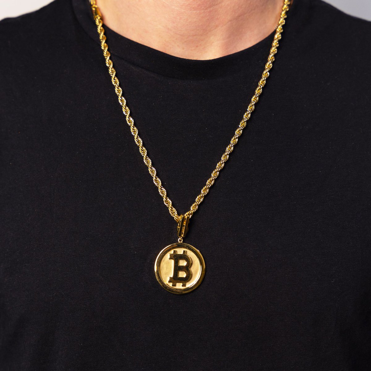 Eljaboom's tweet photo. Supporting Bitcoin Bull and giving away one Bitcoin jewelry by @BazJewelry .
💎 Retweet 
💎 Follow @BazJewelry &amp; @Eljaboom 
💎 Tag 3 people 
Ends in 48H https://t.co/cCuf9dsjcL