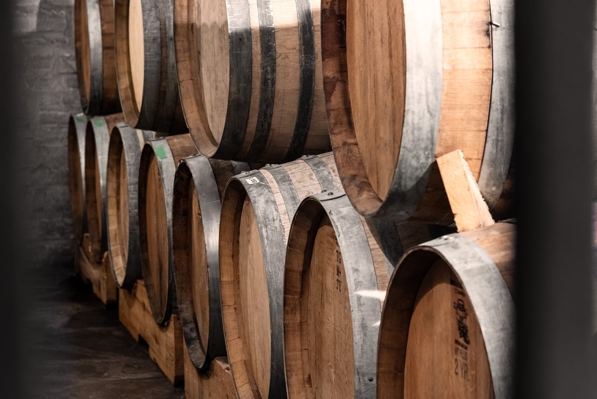 DelmosaBeverage's tweet photo. Do you know which one of our beverages is hiding in these barrels?! We'll give you a couple of hints...
#ciderofquebec #cider #canadamade #duminot #nonalcoholic https://t.co/HfRgZgJFD4