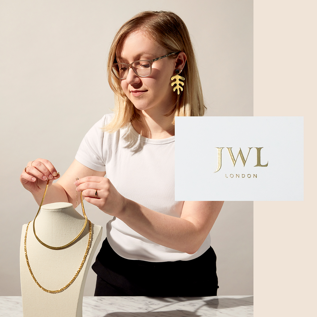Are your Business Cards a little window into what you're all about? ✨

With a range of different papers, shiny special finishes and unique sizes. So you can make our cards, your cards 👉 bit.ly/3kBLGkh