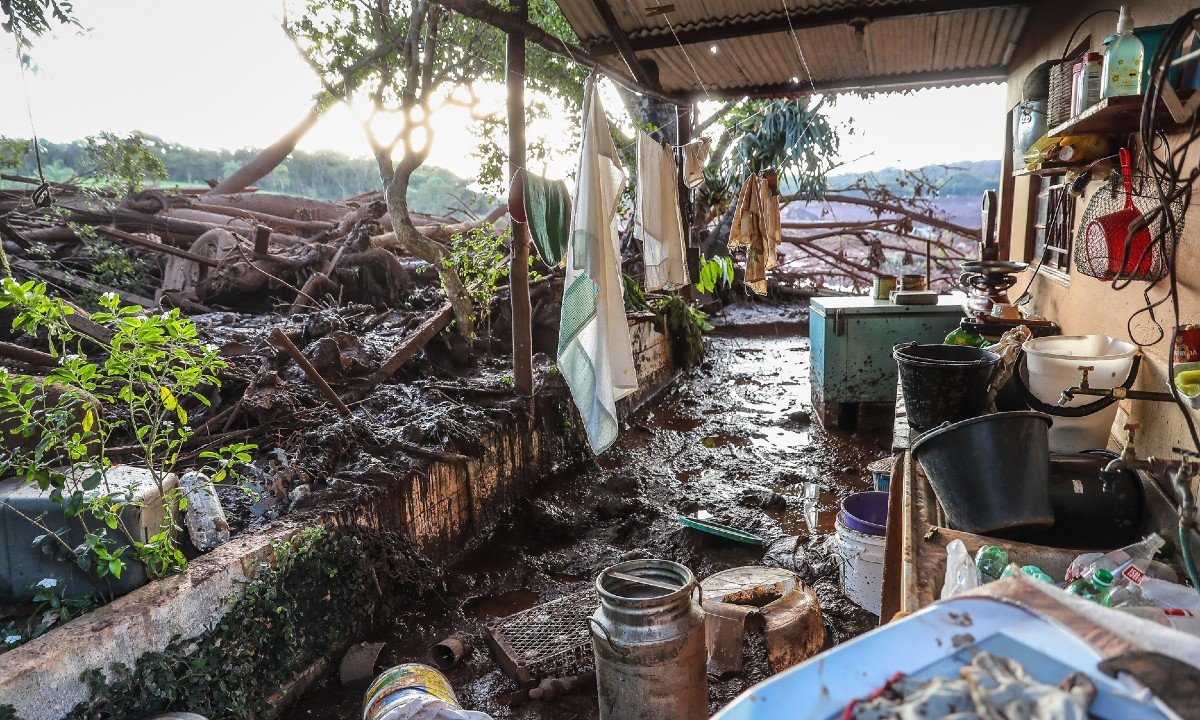 EAtivismo's tweet photo. Na contramão da lei “Mar de lama nunca mais”, o governador de Minas Gerais @RomeuZema concedeu ampliações a mineradoras reincidentes. #JustiçaPorBrumadinho https://t.co/kciDwSgAWF