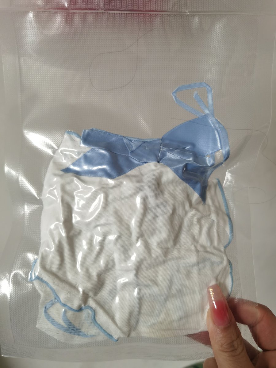 zou4531's tweet photo. 抽粉丝送，跑单原味内裤一条
自付邮费，按照转发顺序排序，随机数生成抽
24h后从转发里面开🙄
新年快乐哦各位👻 https://t.co/z5UFkpqcO4