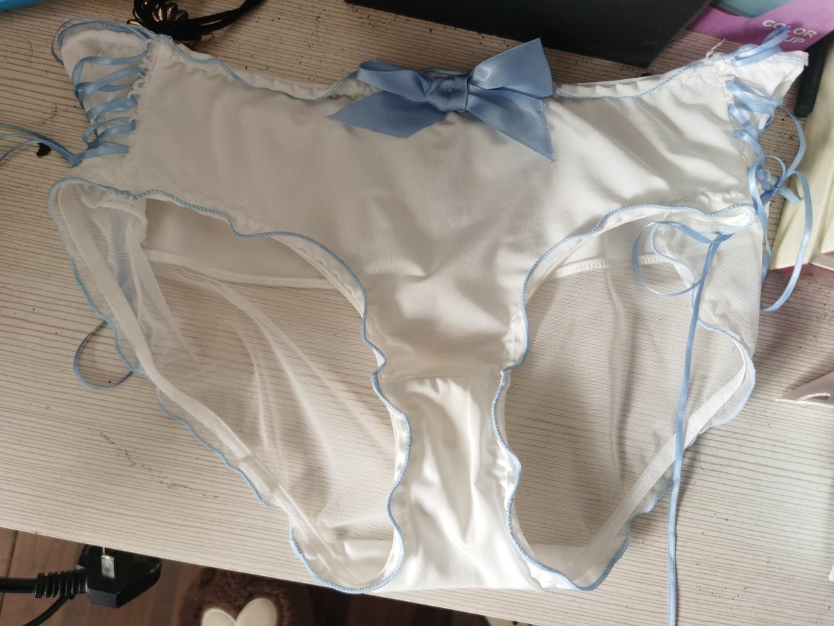 zou4531's tweet photo. 抽粉丝送，跑单原味内裤一条
自付邮费，按照转发顺序排序，随机数生成抽
24h后从转发里面开🙄
新年快乐哦各位👻 https://t.co/z5UFkpqcO4