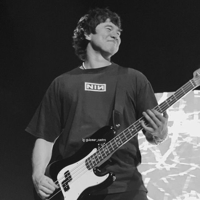 EVERYONE WISH CALUM HOOD HAPPY BIRTHDAY RIGHT NOW 