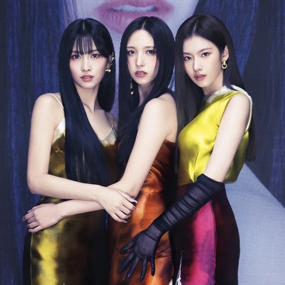 PopBase's tweet photo. ‘Bouquet’ by TWICE's Momo, Sana and Mina is the #1 song on LINE Music, one of Japan's biggest streaming platforms. https://t.co/5IRdFNd7O8