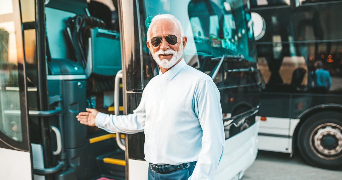 Les entreprises du #transport routier de voyageurs recrutent et offrent de nombreuses opportunités d’emploi aux profils #seniors. Découvrez le métier de #conducteur de car via <a href="/Teepyjob/">TeePy Job</a>, numéro 1 de l’emploi des 50 ans et plus : teepy-job.com/secteur-du-tra… #Recrutement #autocars