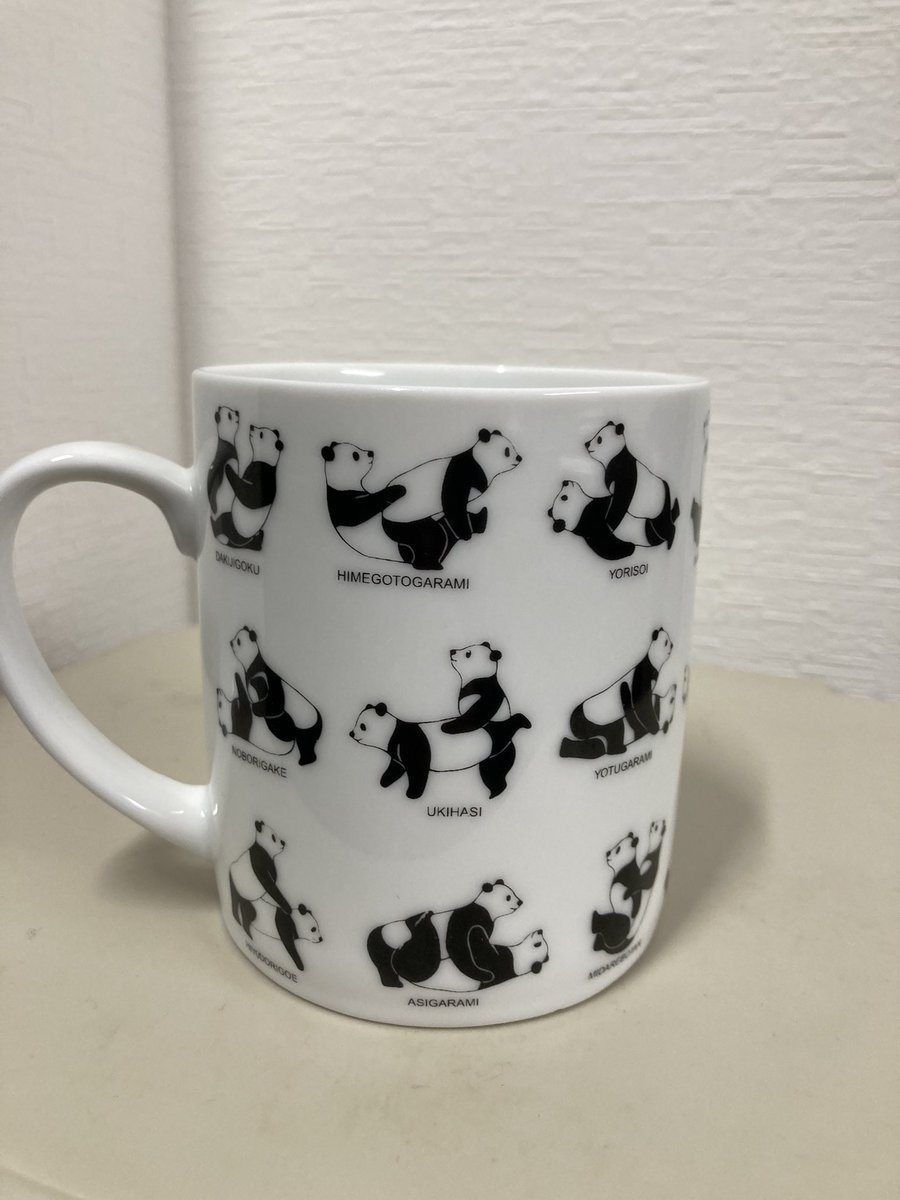 AYA_abc_0301's tweet photo. コーヒーか大好きで、毎日コーヒーメーカーフル稼働な日々なのですが（だからと言って◯◯産の深煎り豆がいいわとか、貴族の方々がお買い物する様なお店で◯グラム頂くわ、みたいな拘りはありません）、ふと、もう何年も愛用しているマグカップが実はとんでもない柄だったな！と気付いた真冬の夜です。 https://t.co/qT28haWtGB