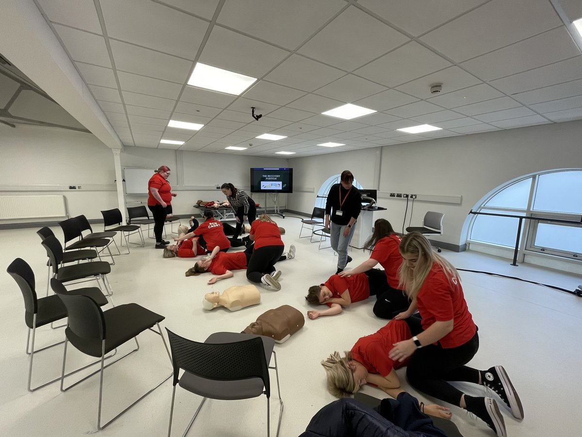 Today we're at @USWHealthcare with Cadets from @CollegeMerthyr, learning about basic life support #NursingCadets