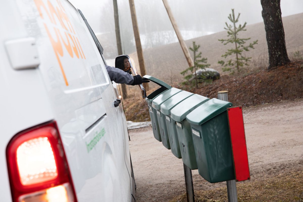 Eduskunta on hyväksynyt tärkeän #postilaki muutoksen, jolla sopeudutaan digimurrokseen ja voimakkaasti väheneviin postimääriin. 3-pv #yleispalvelu jakelun lisäksi tulee uusi #jakelutuki sanomalehdille haja-asutusalueille. <a href="/lvmfi/">LVM</a>  <a href="/PAU_liitto/">Ammattiliitto PAU</a>  <a href="/Medialiitto/">Medialiitto</a>  posti.com/media/mediauut…